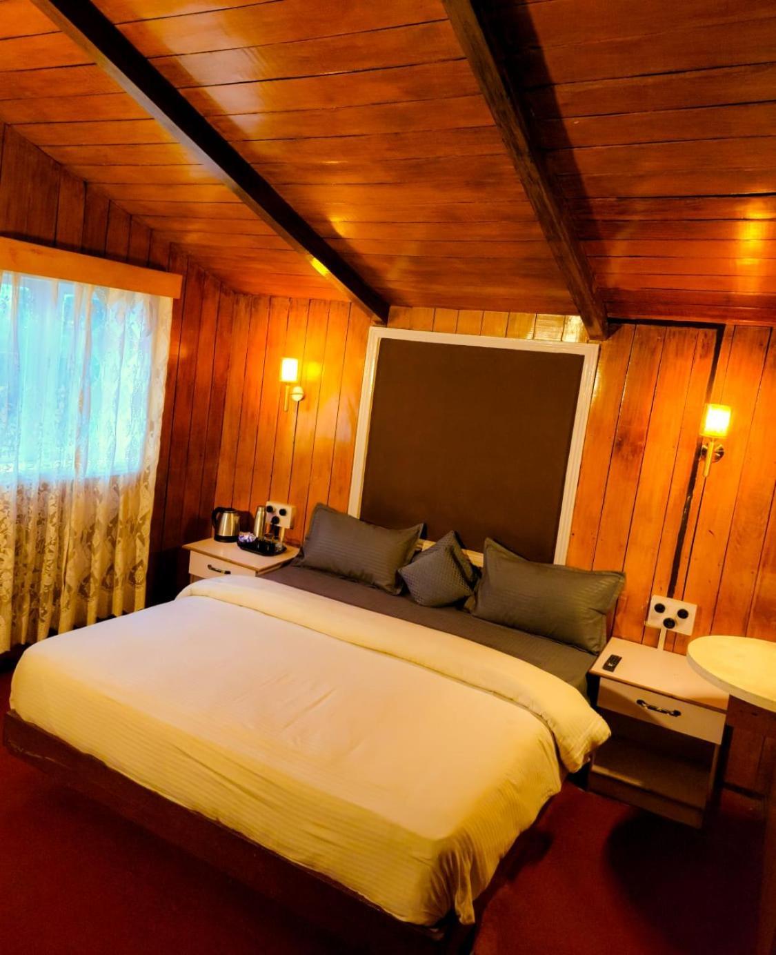 Woodhouse Hotel Ооти Екстериор снимка