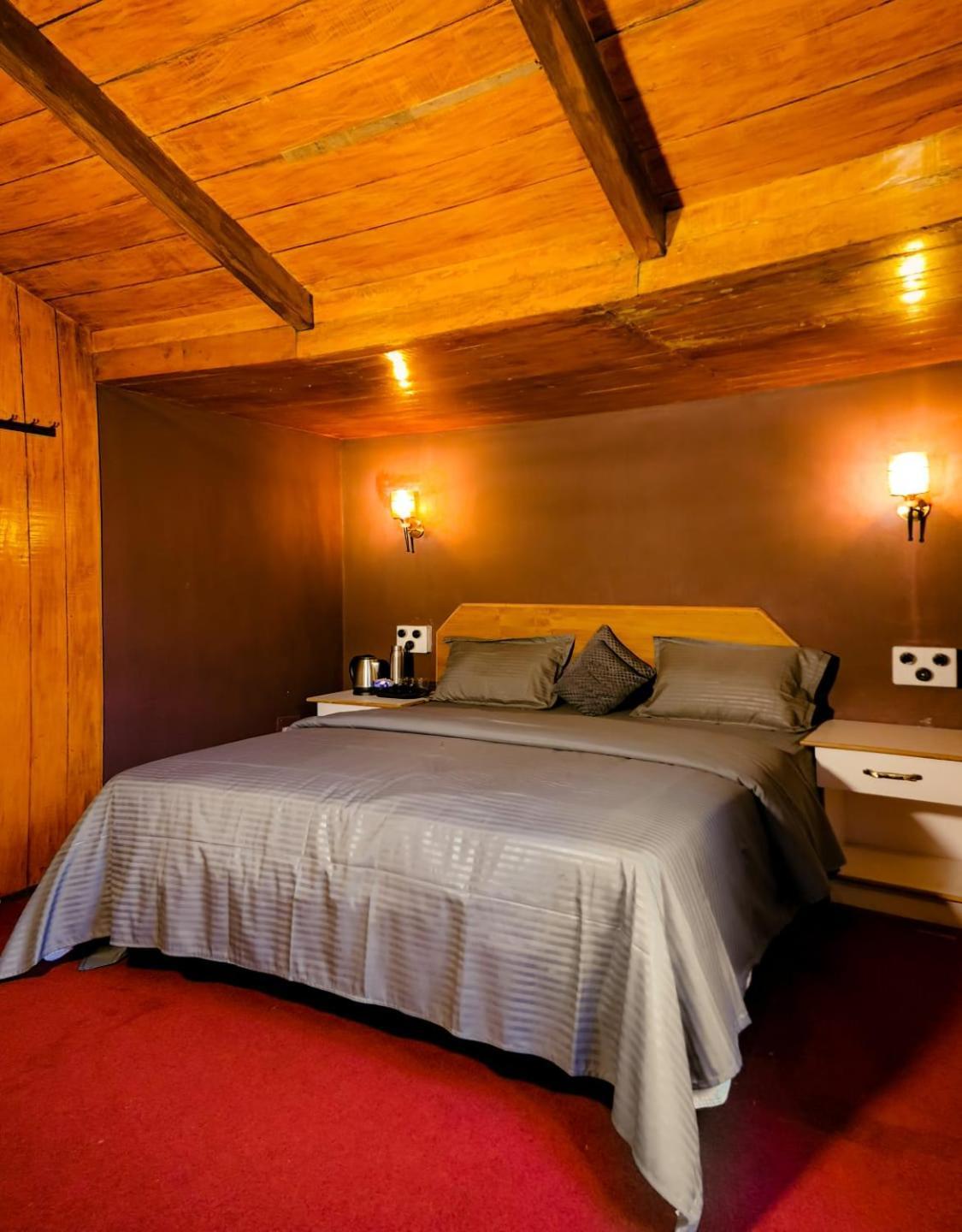Woodhouse Hotel Ооти Екстериор снимка